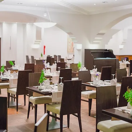 Napa Plaza (adults Only)